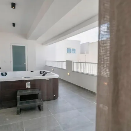 Horizon By The Sea Apartment
