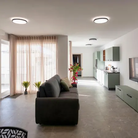 Horizon By The Sea Apartment
