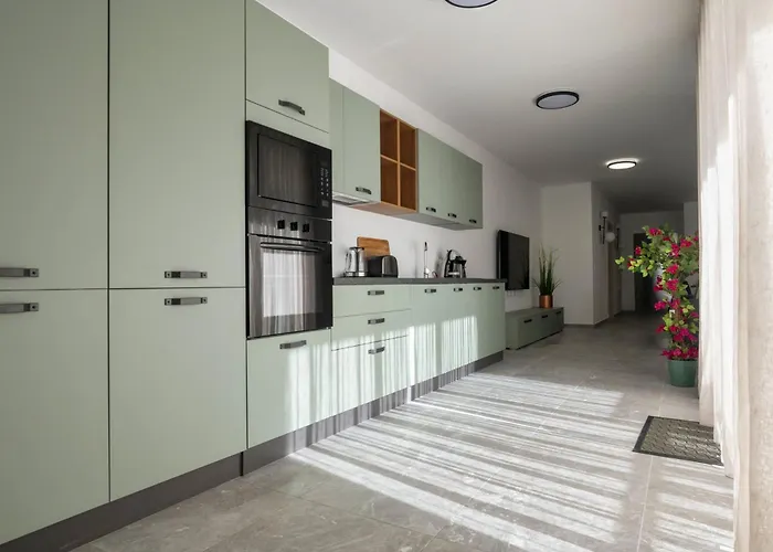 Horizon By The Sea *