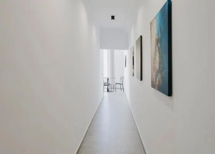 Horizon By The Sea *