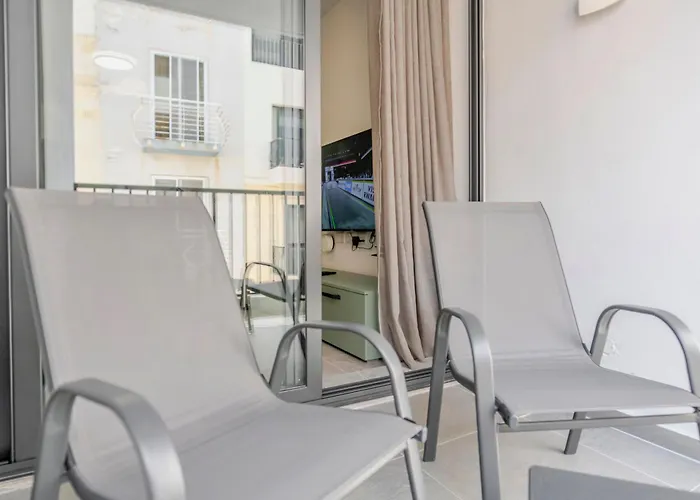 Horizon By The Sea *