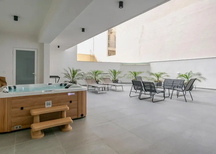 Horizon By The Sea *