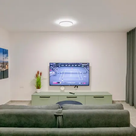 Horizon By The Sea *