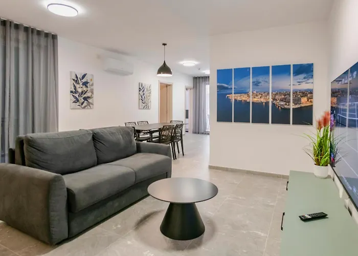 Horizon By The Sea *