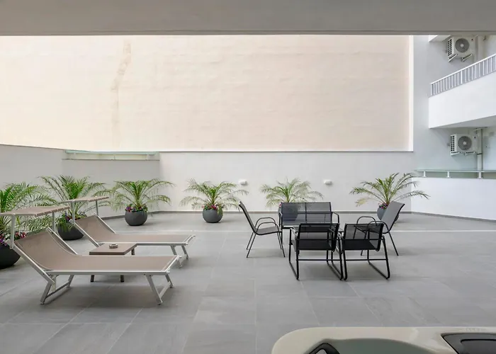 Horizon By The Sea *